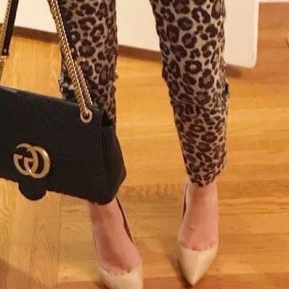 Meet your Posher, E y